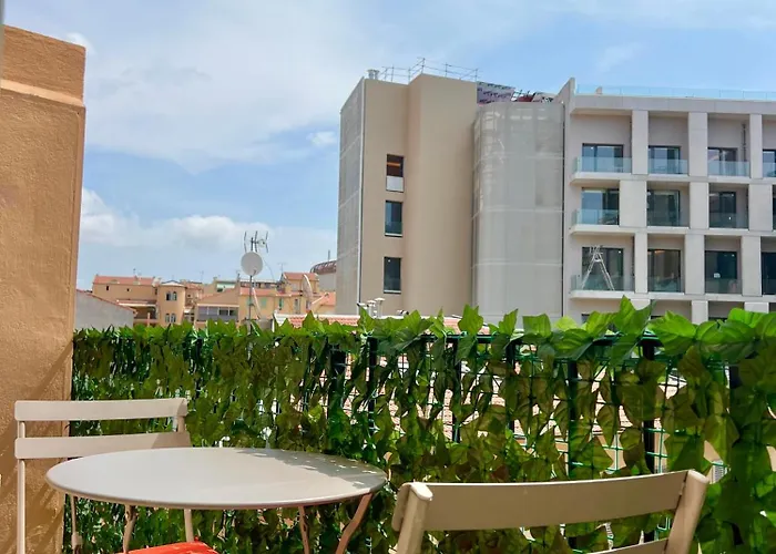 Center 2 Min Walk To Beach Quiet Sunny Balcony