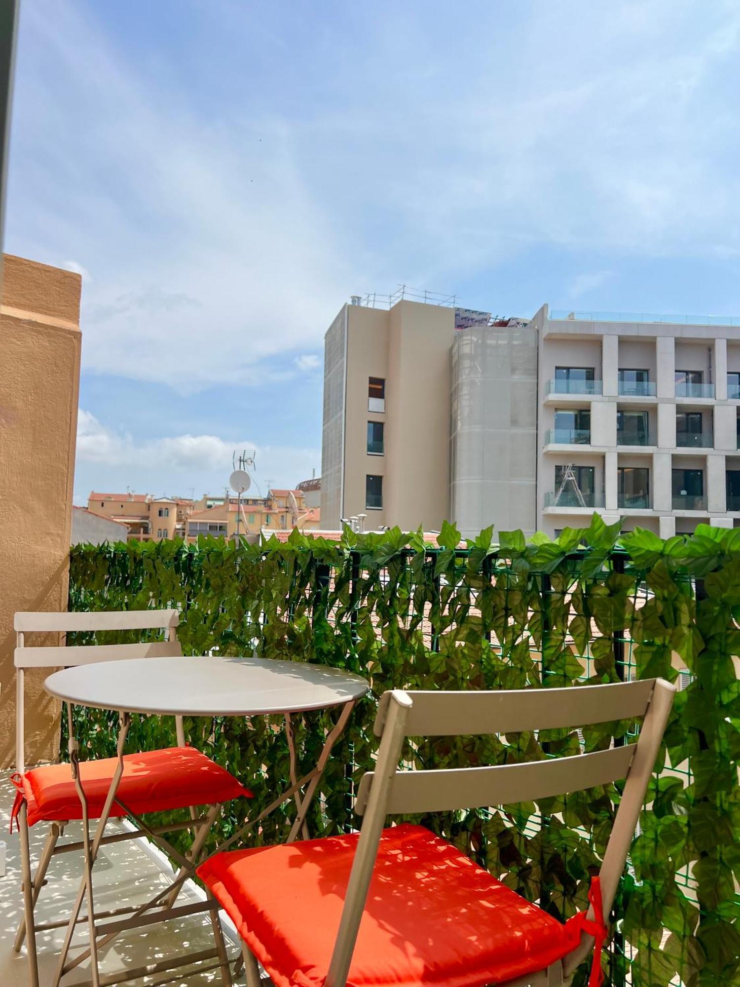 Center 2 Min Walk To Quiet Sunny Balcony Appartamento
